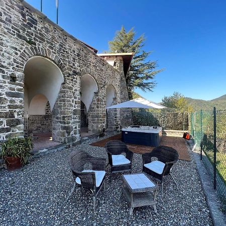 Villa Ancient Farmhouse With Private Heated Hot Tub And Pool Casola in Lunigiana Exterior foto