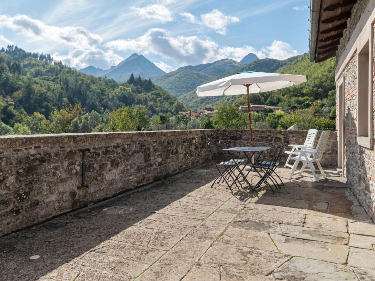 Villa Ancient Farmhouse With Private Heated Hot Tub And Pool Casola in Lunigiana Exterior foto