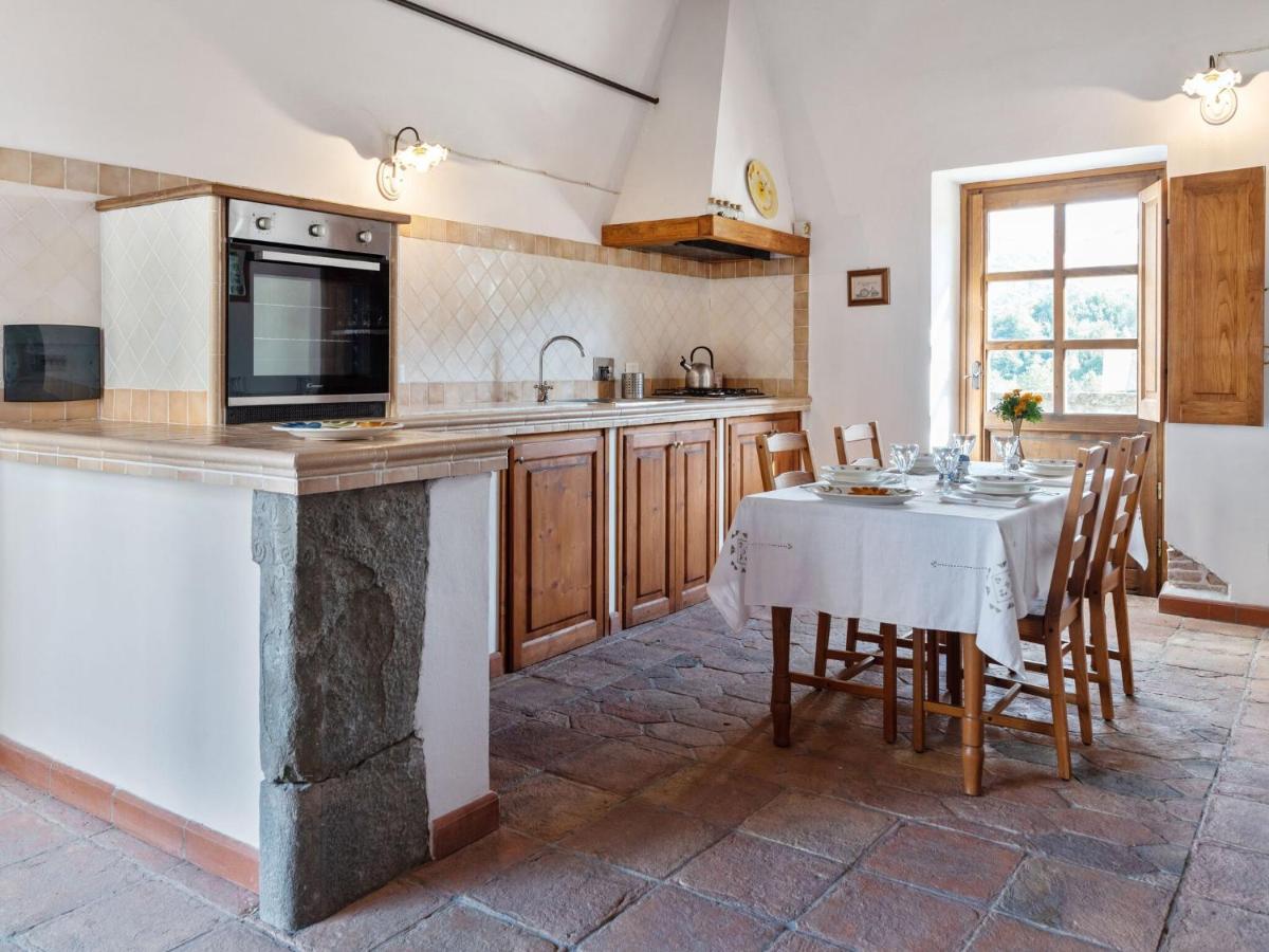 Villa Ancient Farmhouse With Private Heated Hot Tub And Pool Casola in Lunigiana Exterior foto