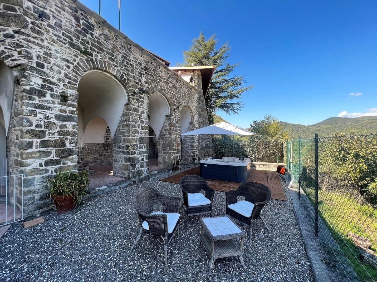 Villa Ancient Farmhouse With Private Heated Hot Tub And Pool Casola in Lunigiana Exterior foto